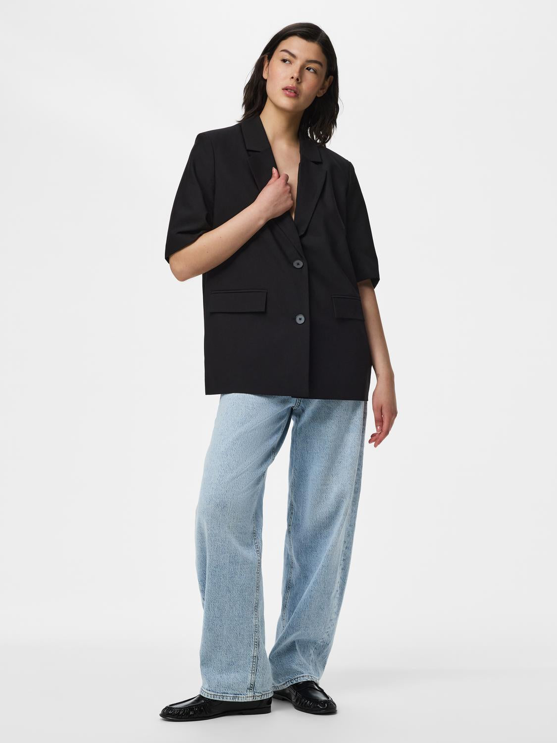 model_shot-front_full